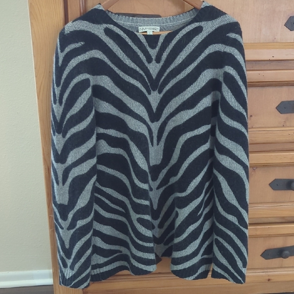 Nieman Marcus Cashmere Black and Gray Sweater sz L
